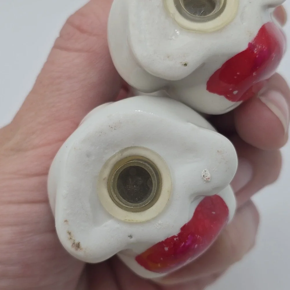 Frog with hearts salt and pepper shakers Vtg Valentines